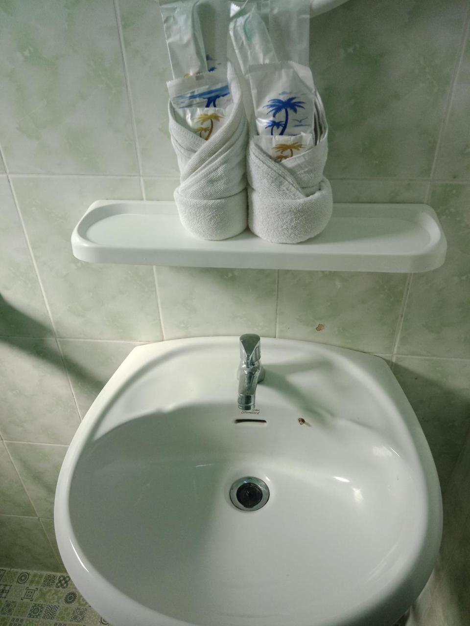 Nay Chi Lin Hotel Pathein Экстерьер фото