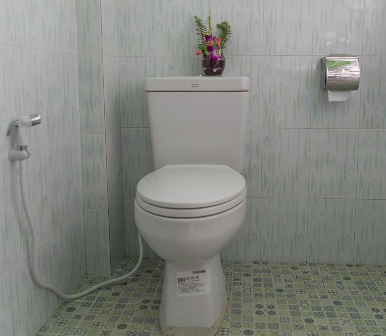 Nay Chi Lin Hotel Pathein Экстерьер фото