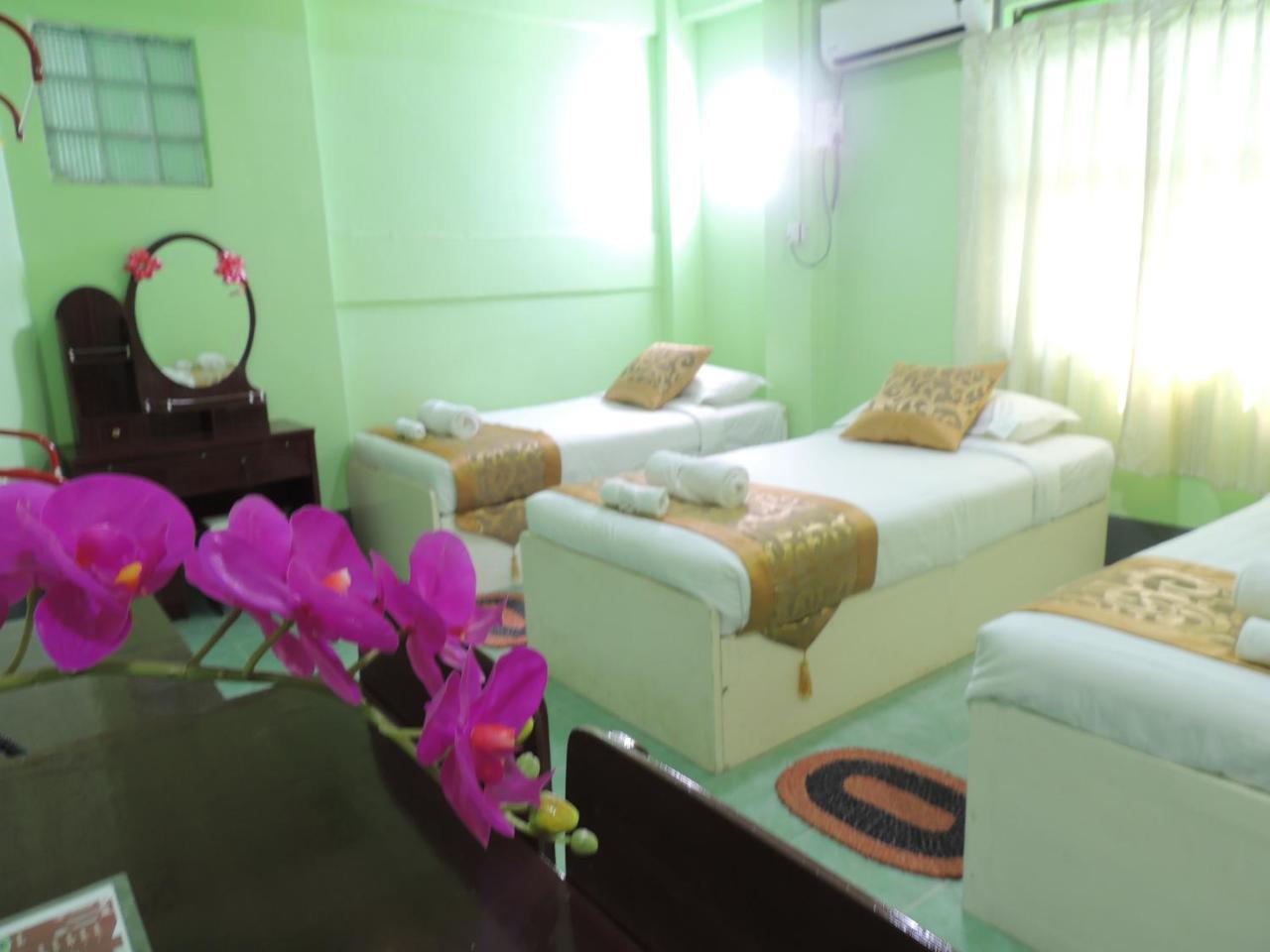 Nay Chi Lin Hotel Pathein Экстерьер фото